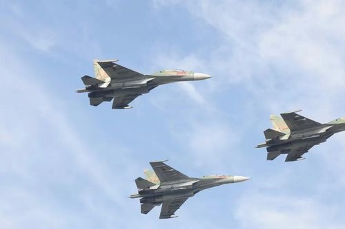 Âm thanh xé gió của Su-30MK2 trên bầu trời