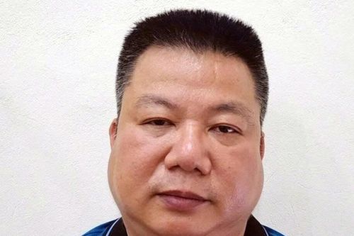 Khởi tố người đàn ông lao vào xe khách rút chìa khóa rồi bỏ đi