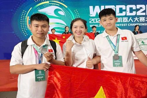 2 học sinh Bắc Ninh đoạt huy chương Bạc robot thế giới 2025