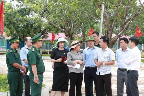 Xã biên giới đề nghị 'đổi' hoa mừng Đại hội Đảng thành quà cho học sinh mồ côi