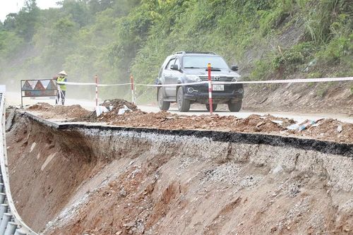 Nghệ An chi 300 tỷ đồng sửa chữa đường sá bị hư hỏng do mưa lũ