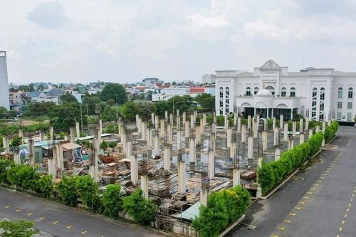 Đồng Nai tháo dỡ tổ hợp Eros Palace Luxury xây không phép trên 'đất vàng'