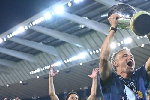 HLV Enrique thừa nhận PSG quá… may mắn