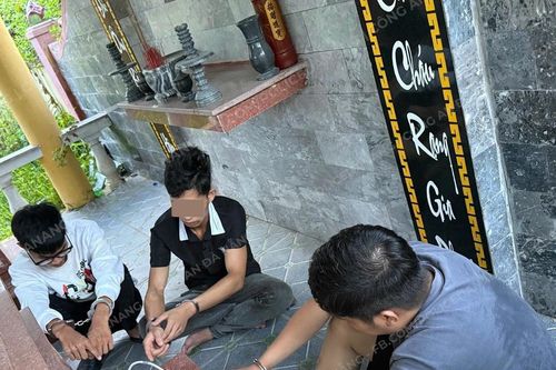 Bắt quả tang 3 đối tượng 'đập đá' ngoài nghĩa trang