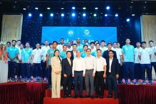 Sở hữu đội hình trị giá 8 triệu euro, HLV Vũ Hồng Việt nói lực lượng Thép Xanh Nam Định vẫn chưa dày