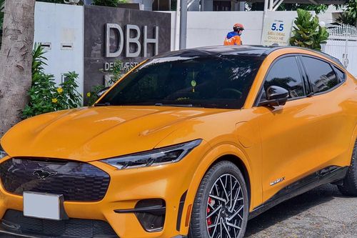 SUV điện Ford Mustang Mach-E GT hàng hiếm được đại gia Việt tậu về giá 5 tỷ