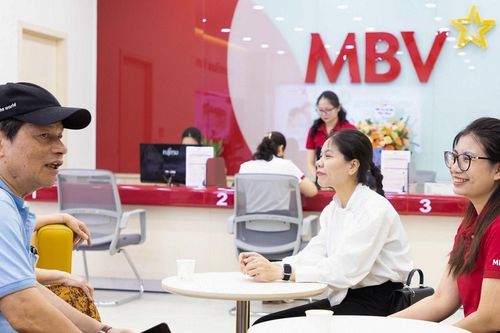 Một ngân hàng chuyển trụ sở chính cùng hơn 20 phòng giao dịch