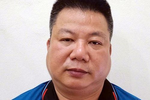 Khởi tố người đàn ông lao vào xe khách rút chìa khóa rồi bỏ đi ở Hà Nội