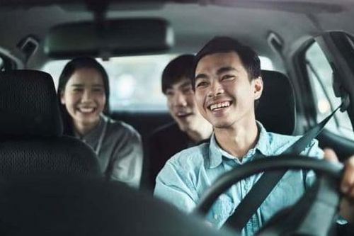 Hơn 60% tài xế thừa nhận mất tập trung khi lái xe do thói quen tưởng vô hại