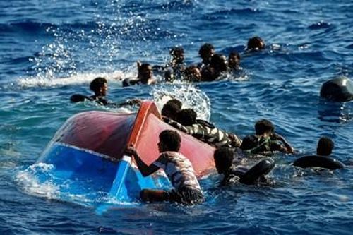 Liên tiếp 2 thuyền chở khoảng 100 người di cư lật ngoài khơi bờ biển Lampedusa, Ý
