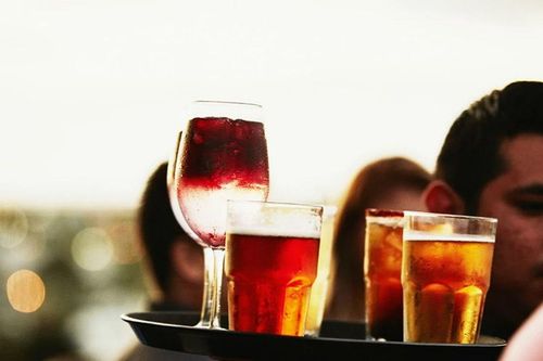 Vì sao ngày càng ít người Mỹ sử dụng đồ uống có cồn?