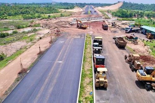 Thi công xuyên ngày đêm tuyến đường ven biển 7.000 tỷ đồng: Nỗ lực vì mục tiêu kết nối vùng