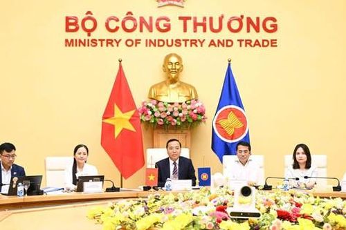 ASEAN huy động vốn kết nối điện xuyên biên giới