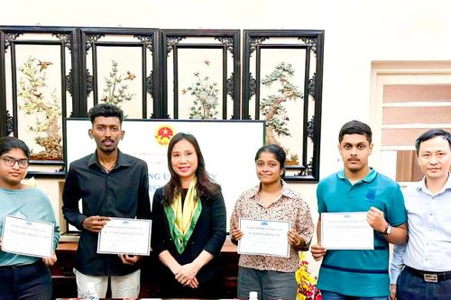 Trường ĐH Cửu Long trao học bổng cho sinh viên Sri Lanka