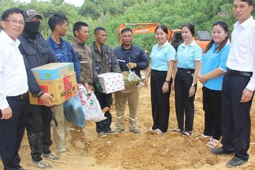 Hội LHPN tỉnh Lào Cai thăm hỏi cán bộ, công nhân thi công Dự án đường dây 500kV