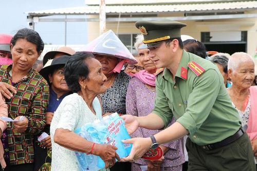 Công an An Giang vì bình yên, hạnh phúc Nhân dân