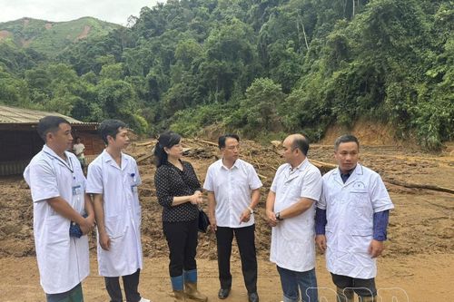 Đảm bảo nước sạch, vệ sinh môi trường sau mưa lũ