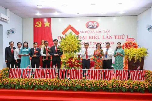 CHÀO MỪNG ĐẠI HỘI ĐẢNG BỘ CÁC CẤP, ĐẠI HỘI ĐẢNG BỘ TỈNH NHIỆM KỲ 2025-2030 VÀ ĐẠI HỘI LẦN THỨ XIV CỦA ĐẢNG Lộc Tấn cần thực hiện tốt '6 rõ', ứng dụng mạnh mẽ công nghệ thông tin