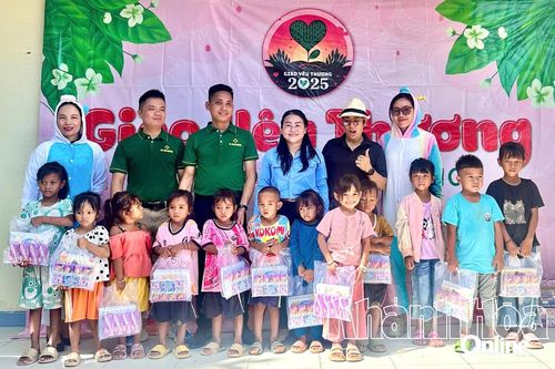 Hỗ trợ giếng nước sinh hoạt và trao quà cho thiếu nhi phường Ba Ngòi