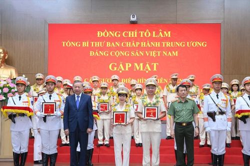 Người chiến sĩ quả cảm trên 'chiến trường' mạng