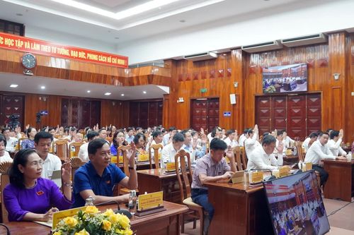 Bế mạc kỳ họp thứ 2, HĐND tỉnh khóa VIII: Đồng lòng tháo gỡ khó khăn, thúc đẩy phát triển