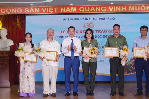 Trao giải cuộc thi sáng tác văn học nghệ thuật 'Công an Thủ đô vì bình yên cuộc sống'