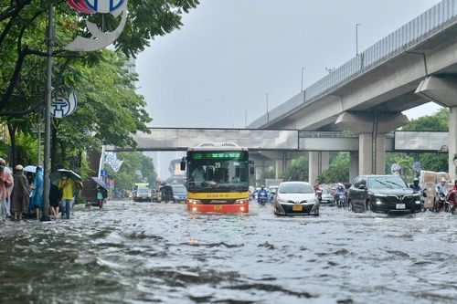 Sắp có mưa dông, lốc sét trên phạm vi khu vực nội thành Hà Nội
