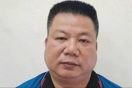 Khởi tố người đàn ông rút chìa khóa xe khách giữa đường