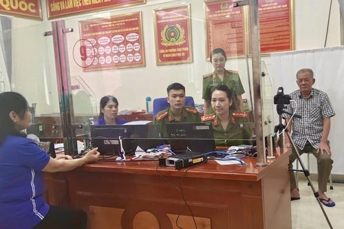 Phường Thục Phán cấp đổi hơn 4.600 Thẻ đảng viên trên nền tảng cơ sở dữ liệu quốc gia