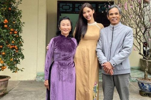 Cô gái quê Thanh Hóa nhà nghèo đi học chỉ có 2 cái quần, nay thành chân dài được cả nước biết đến