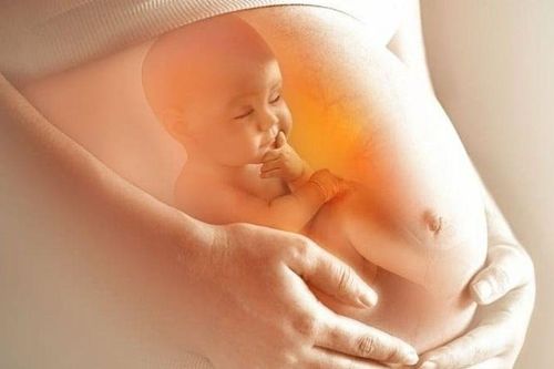Nghĩ đường huyết chỉ 'tăng nhẹ', mẹ trẻ 24 tuổi khóc ngất khi bác sĩ báo tin mất con