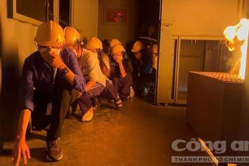 TPHCM: Các gian hàng trải nghiệm PCCC, thoát nạn 'đắt khách'
