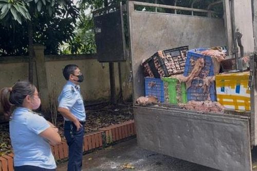 Hà Nội: Phát hiện ô tô vận chuyển hơn 2 tấn mỡ và da bò không rõ nguồn gốc