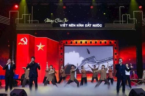 Xúc động chương trình nghệ thuật 'Những câu thơ viết nên hình đất nước'