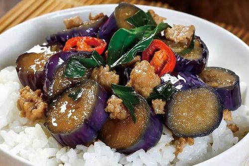 Đổi vị cho bữa cơm gia đình với 2 món xào hao cơm cực nhanh