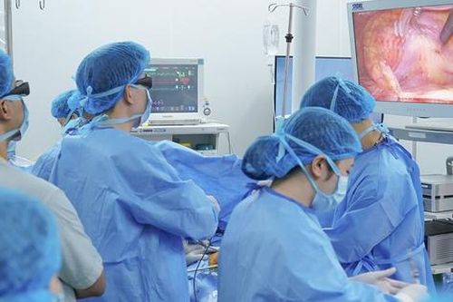 Có tiền sử tăng huyết áp nhiều năm, người phụ nữ 68 tuổi bất ngờ được chẩn đoán hở van hai lá