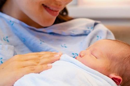 Sản phụ sau sinh mổ cần ăn uống, kiêng khem như thế nào?