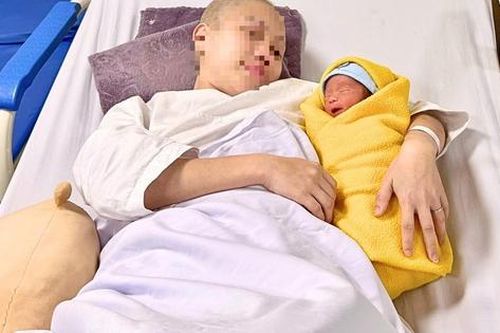 Mắc ung thư cổ tử cung khi mang thai, người mẹ vẫn nỗ lực 'vượt cạn'