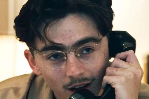 Timotheé Chalamet 'sai đẹp chiêu' dù hóa thành 'ông chú U30' trong phim mới