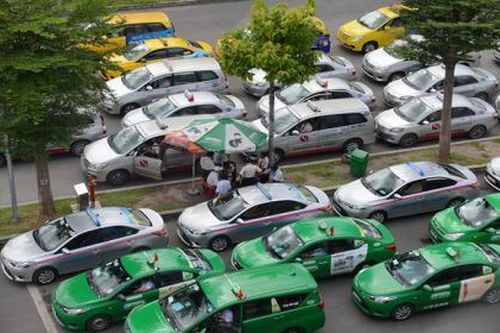 Sẽ tăng nặng mức phạt đối với lái xe taxi 'chặt chém' khách?