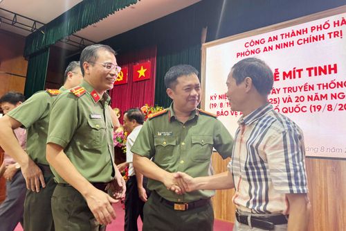 Tri ân cống hiến của thế hệ cha anh xây dựng nền móng Phòng An ninh chính trị nội bộ