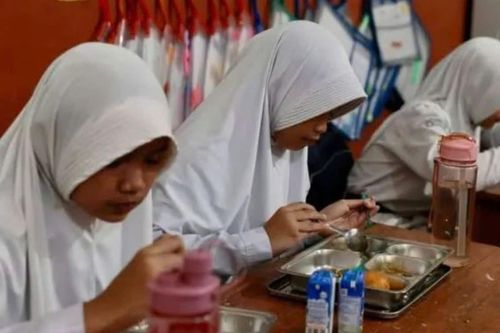 360 học sinh Indonesia ngộ độc sau bữa ăn miễn phí ở trường