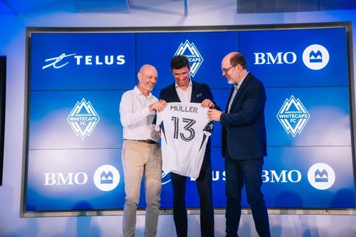 Vừa ra mắt, Muller muốn lấy danh hiệu của Messi