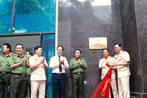 Khánh thành, gắn biển công trình Trung tâm chỉ huy tác chiến khu vực chính trị Ba Đình