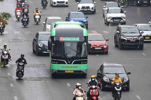 Các tuyến xe buýt đến Quảng trường Cách mạng Tháng Tám