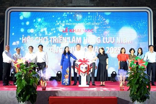 Tôn vinh bản sắc Thủ đô qua hàng lưu niệm, quà tặng truyền thống
