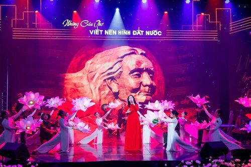 Có dáng hình đất nước trong thơ