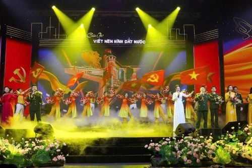 'Những câu thơ viết nên hình đất nước' - đêm thơ đầy trang trọng và xúc động