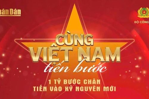 Triển lãm ảnh về Công an Đắk Lắk đồng hành cùng chương trình 'Cùng Việt Nam tiến bước',