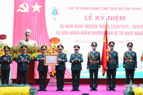 Bộ tư lệnh Lăng Chủ tịch Hồ Chí Minh nửa thế kỷ trung hiếu bên Người